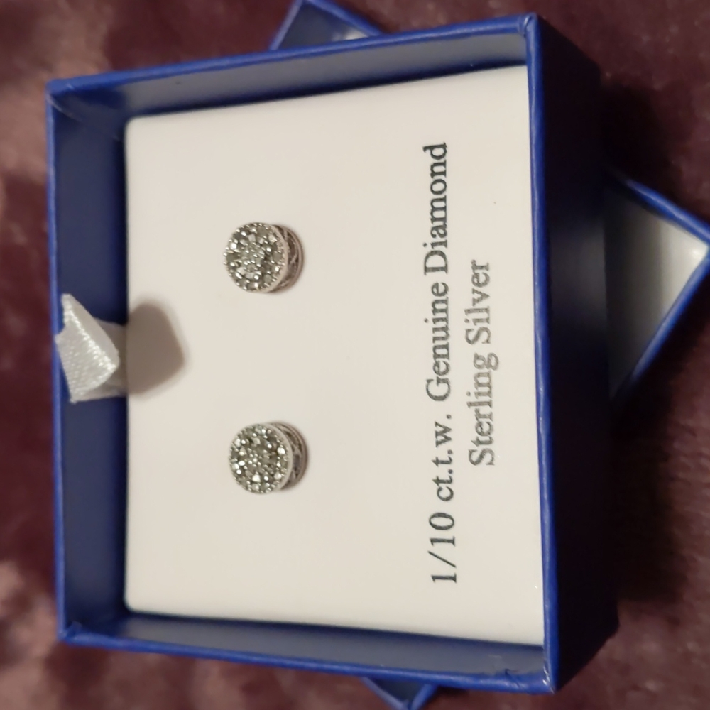1/10 carat diamond earrings